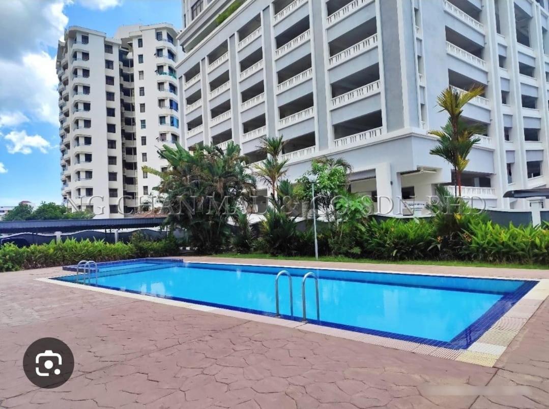 Noble Center Macalister 3 Bedroom 3 Carpark Apartment