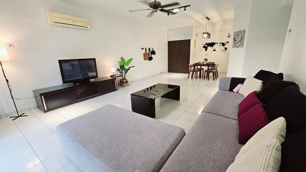 Noble Center Macalister 3 Bedroom 3 Carpark Apartment *