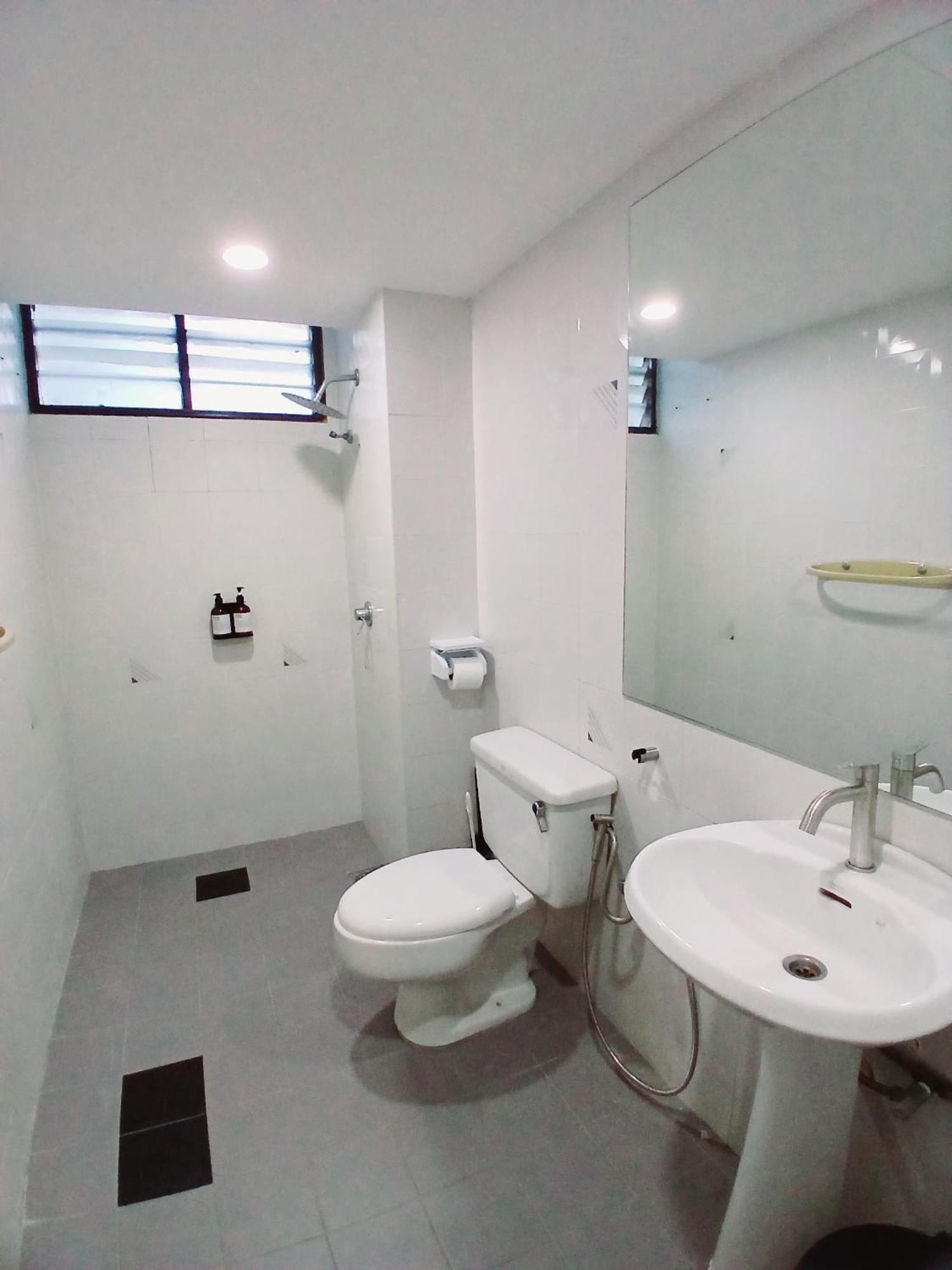 Noble Center Macalister 3 Bedroom 3 Carpark * Georgetown